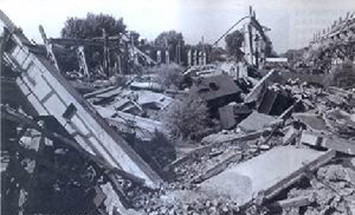 1976年7月28日深夜3点42分,中国唐山市发生7.8级大地震,致使24.2万人丧生。(资料图片)