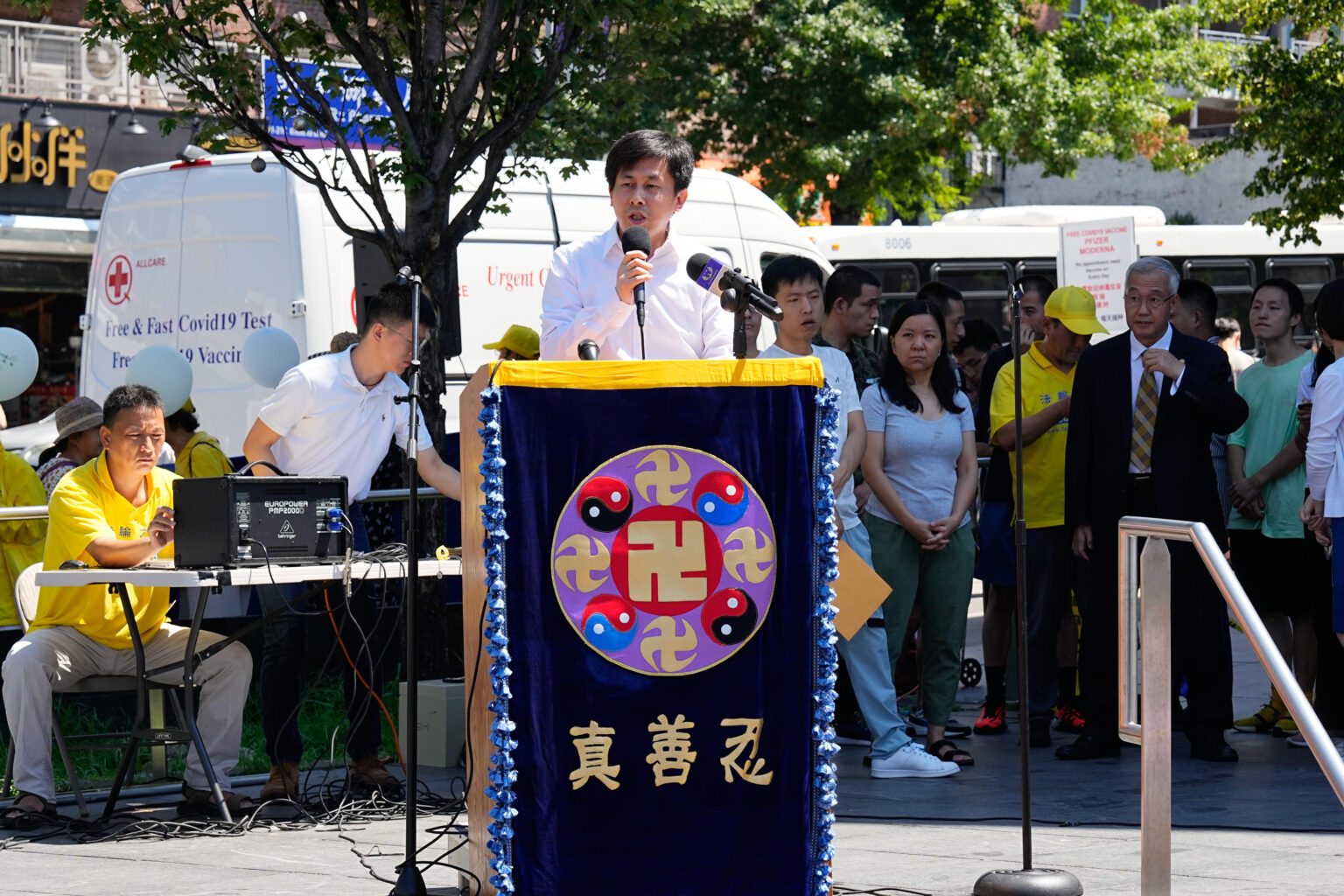 8月3日,纽约民众在法拉盛集会,庆祝4亿人退出中共。大纪元网站总编黄万青出席并发言。(戴兵/全球退党服务中心)