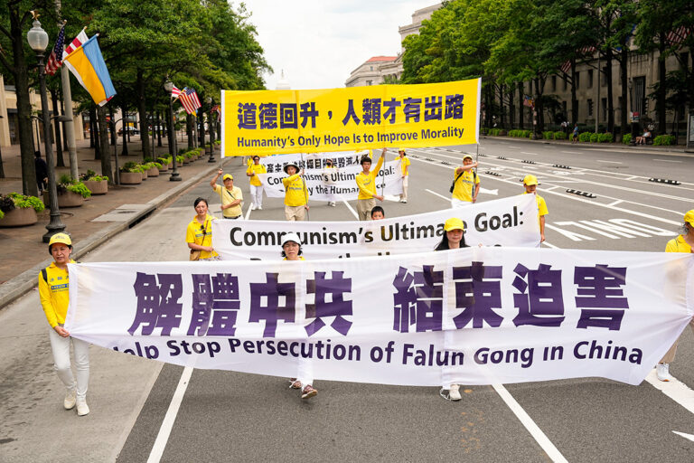 中国黑心食品泛滥、食安事件层出不穷。有人认为,食品特供是食品安全事件频发的根源,因为高官们食物安全,才不管百姓的毒食物会死人。三退民众也指出,这一切都是共产党败坏道德、人心所造成的,解体邪党是中国人唯一的出路。(網路图片)