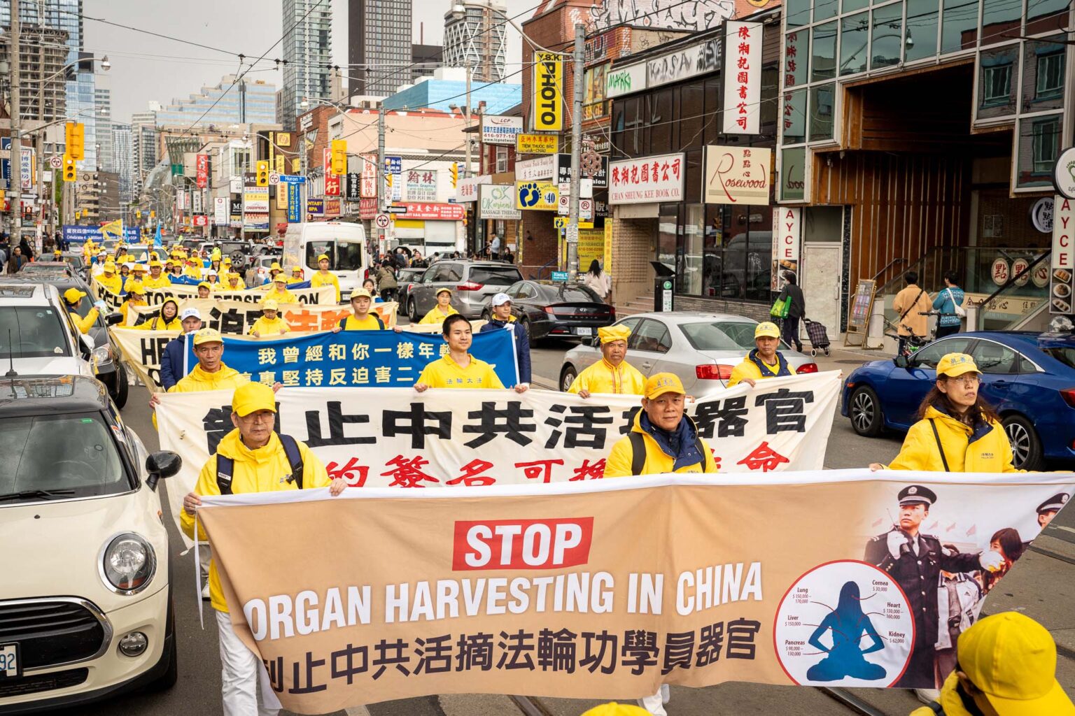 中共邪恶至极,泯灭人性,倒行逆施,如何才能不变成邪党的帮凶?关键的第一步,就是了解真相汇入三退大潮。但是在法轮功被迫害25周年前夕,还有许多中国人不明真相,因此广传真相是所有三退勇士责无旁贷的使命。(網路图片)