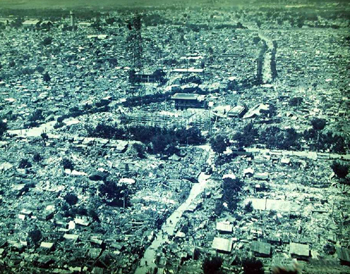 唐山大地震30周年祭日,地震发生后至今,没有人知道真实的死亡人数,中共隐瞒事实真相,剥夺中国人民的知情权,从来就没有改过。(新唐人电视台)
