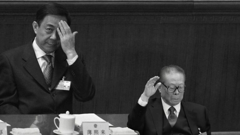 薄熙来大拍江泽民及其亲属马屁,因此仕途顺畅。(网络图片)