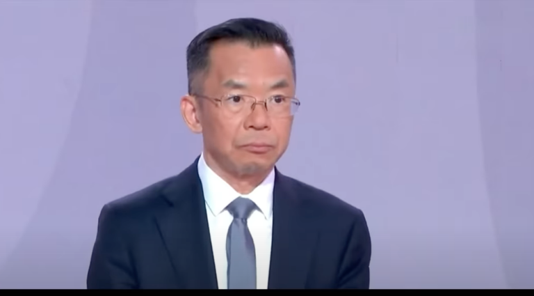卢沙野的言论在乌克兰和欧盟引起了混乱和愤怒,尤其是曾在苏联统治或占领下的那些东欧和中欧国家。图为卢沙野。(视频截图)