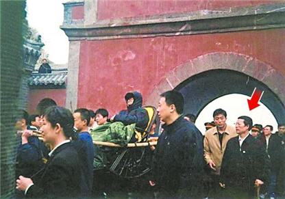 张高丽自诩“苦孩子” 为官特擅长拍马