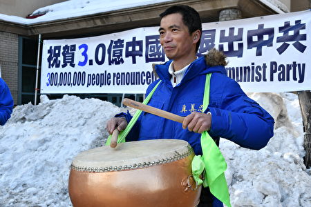 活动现场有唐鼓阵队助威。(黄钟乐/大纪元)