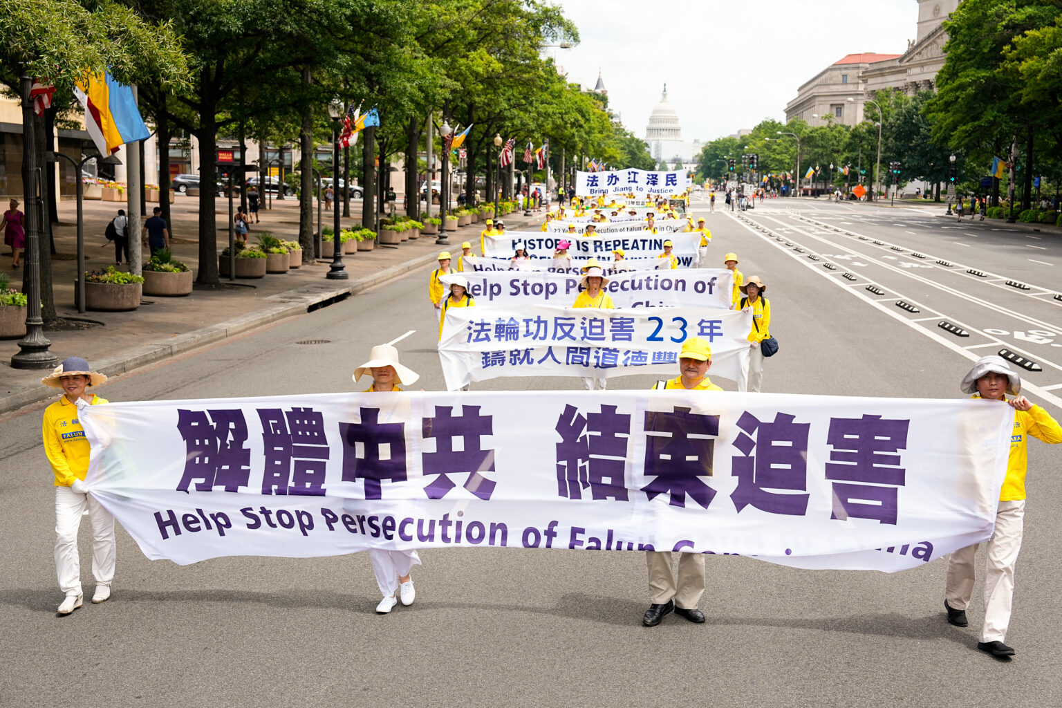 2022年7月21日,美国华盛顿DC,法轮功学员近两千人举行盛大的集会游行,呼吁全球共同制止中共对法轮功长达22年的迫害,庆祝4亿人退出中共党团队组织。(戴兵/全球退党服务中心)