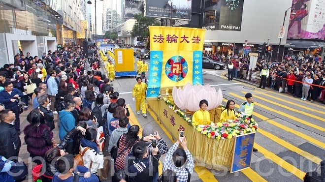 港法轮功反迫害大游行 陆客震撼当场三退(视频)