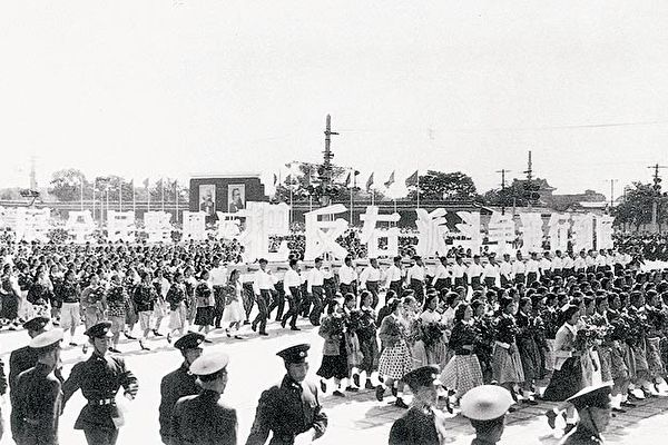 反右打断了中国人的脊梁,人们汲取“祸从口出”的血泪教训,整个社会是非颠倒,黑白混淆,良心被鄙弃,人性遭践踏,是人类历史上一次罕见的精神浩劫。(公有领域)