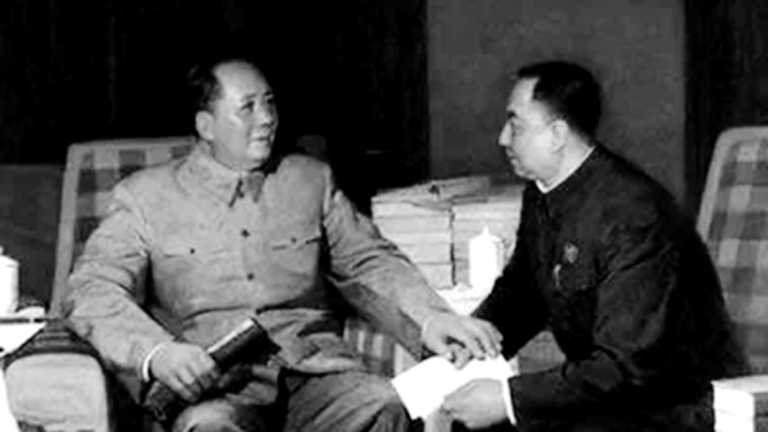 据披露,中共十六大前夕,华国锋致信中共,要求恢复身世,改姓毛,被驳回。(资料图片)