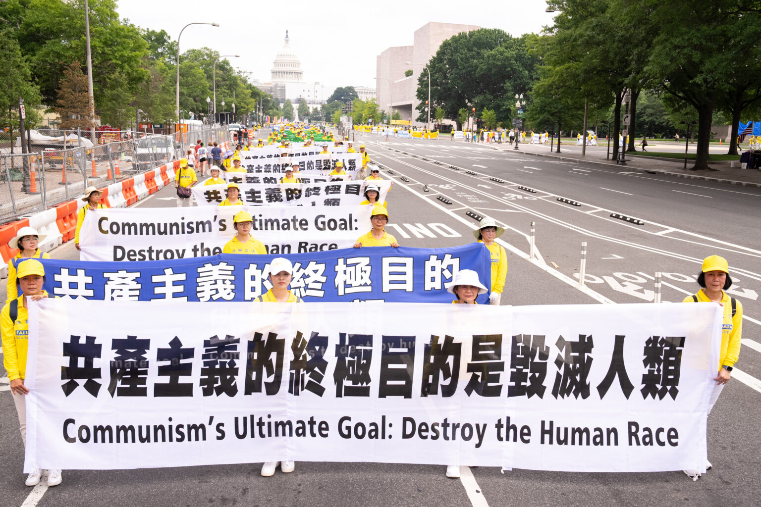2023年7月20日,美东部分法轮功学员在首都华盛顿DC游行抗议中共迫害法轮功。(戴兵/全球退党服务中心)