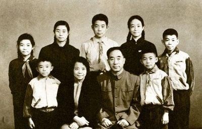 薄熙来曾笼络文革受害者:不要谈过去