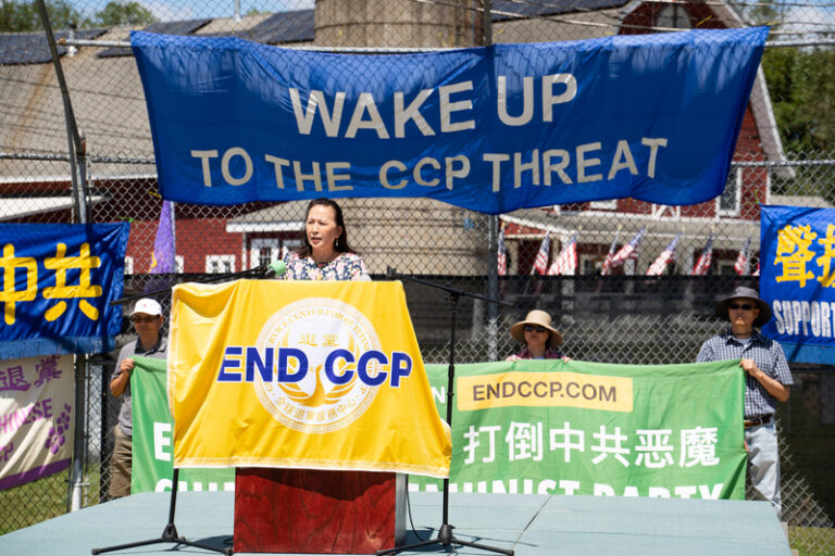 2022年8月13日,全球退党服务中心主席易蓉应邀在纽约橙县举办“警惕中共威胁”第二场主题活动发言时表示,北京时间8月3日,全球退出中国共产党、共青团、少先队的人数突破4亿中国人。(戴兵/全球退党服务中心)