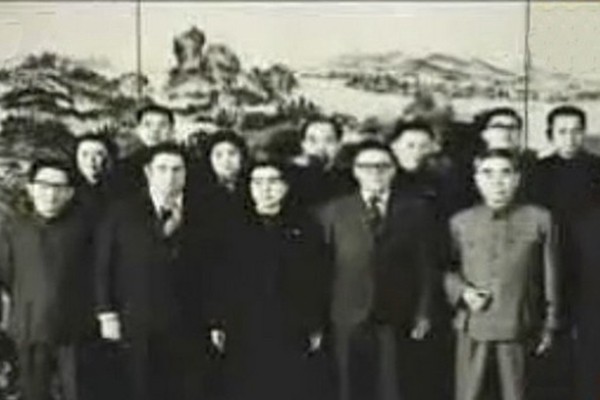 1974年春天,一张登在中共党媒上的照片,一度轰动了全世界。(资料图片)