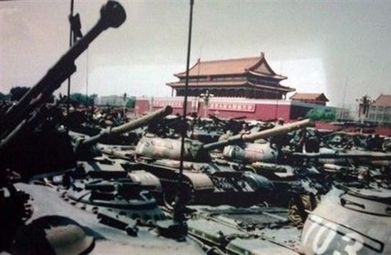 1989年5月20日北京开始实施戒严的当天,北京民广泛流传着一个颇具震撼力的事件——第38集团军军长徐勤先少将拒绝率兵进京镇压和平请愿的学生和市民。(资料图片)