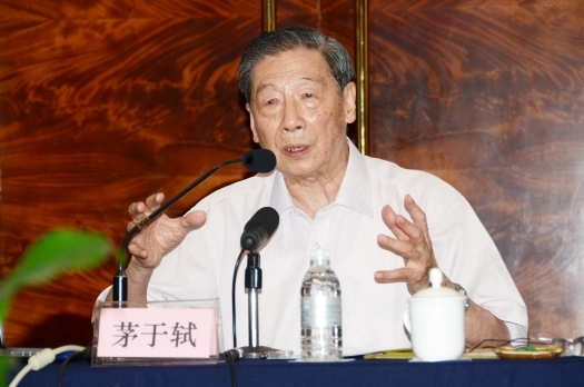 大陆著名自由派经济学家、人文经济学会理事长茅于轼。(天则经济研究所网站图片)