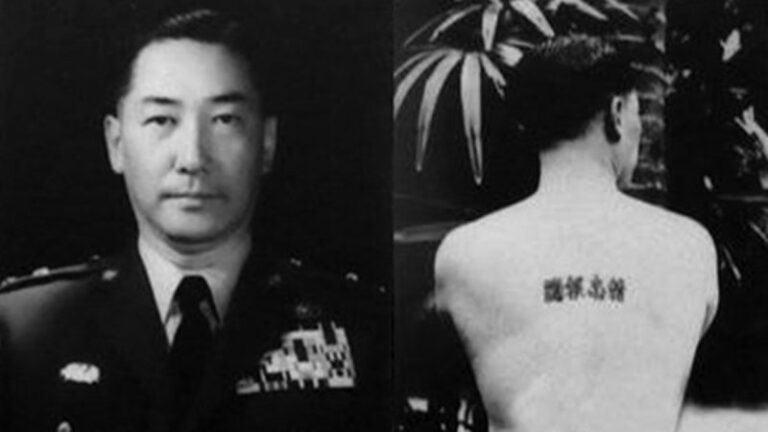 蒋介石的次子蒋纬国效法岳飞,在后背刺青“精忠报国”。(公有领域)
