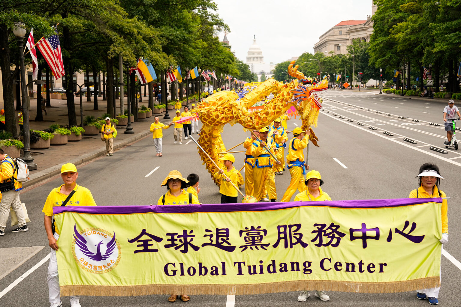 2022年7月21日,美国华盛顿DC,法轮功学员近两千人举行盛大的集会游行,呼吁全球共同制止中共对法轮功长达22年的迫害,庆祝4亿人退出中共党团队组织。(戴兵/全球退党服务中心)
