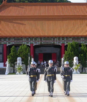 抗战老兵赴台忠烈祠哭悼战友 因国军身份系狱20载(图文)