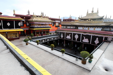 大昭寺惨遭文革蹂躏 西藏灵魂沦为猪舍