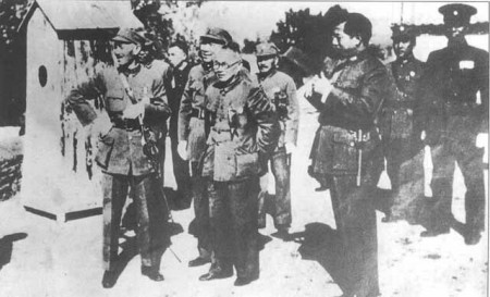 1936年,西安事变前夕,蒋介石抵达西安。张学良、杨虎城前往迎接。左起:蒋介石、杨虎城、邵力子、张学良。(资料图片)