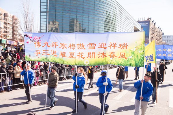自2004年《大纪元时报》发表社论“九评共产党”开始,全球掀起了三退大潮,至今三退人数已经超过三亿,世界各地举行庆祝活动,迎接新纪元的到来。 (戴兵/大纪元)