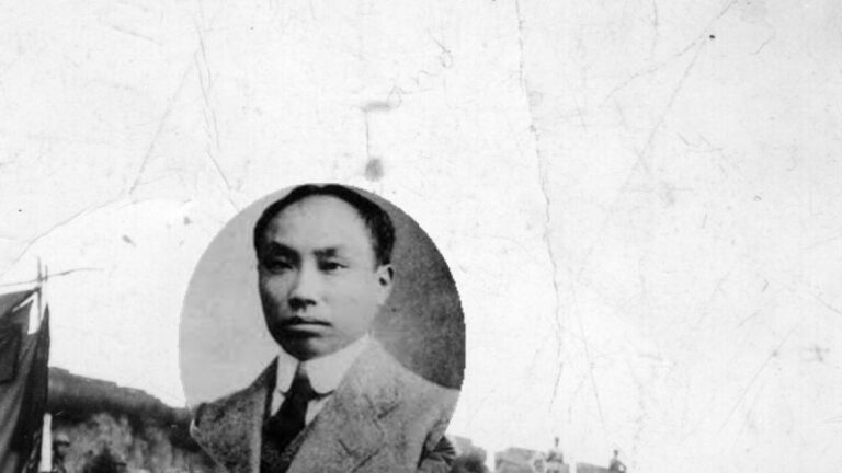 中共首任并连任五届的党魁陈独秀,在1919年成为“因争风抓伤某妓女下部”新闻的主角,因而被北大开除。(合成图片)