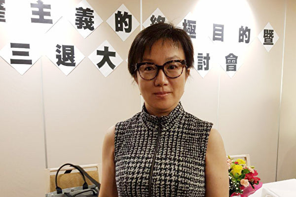 澳洲悉尼华裔节目主持人安红分享了她三退的心路历程,三退后她觉得人变得轻松坦荡。(骆亚/大纪元)