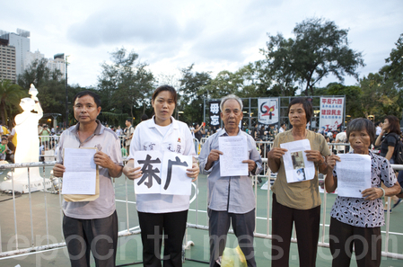 大陆访民汇入香港七一大游行 控诉中共暴政(图文)
