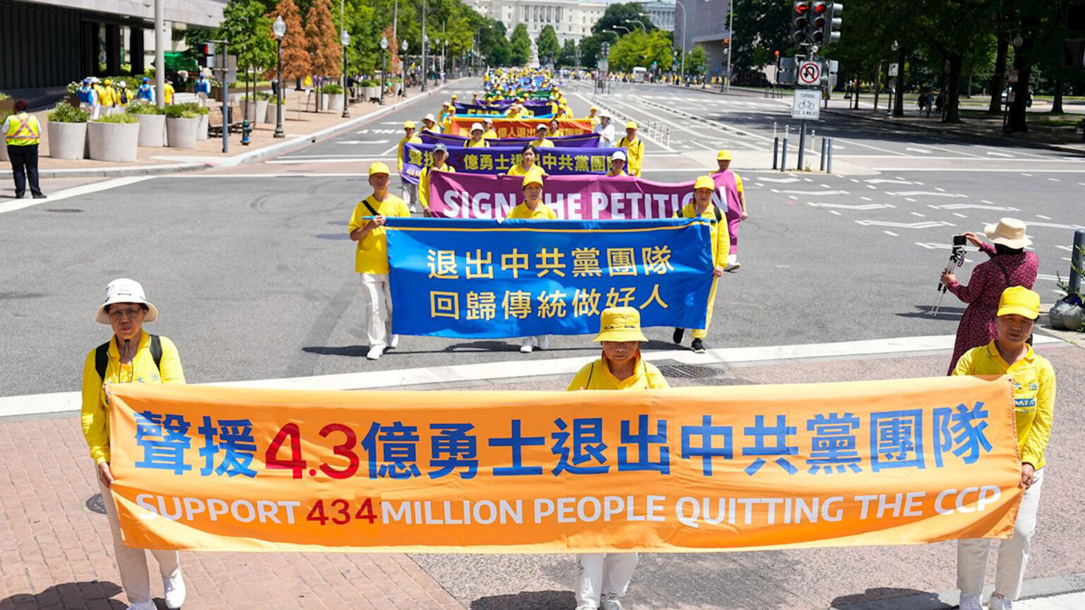 中共“党文化”对中国百姓毒害相当大,能明白真相,并退出共产党的勇士们,正是中国未来的希望。截至目前(8月19日),退出中共党、团、队总数已有4亿3472万5千多人。(网络图片)