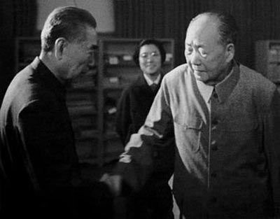 史料记载:林彪事件后,毛泽东大病一场,自认为已经沉痾难起的毛曾向周恩来交权,周曾紧张得大小便失禁。(资料图片)