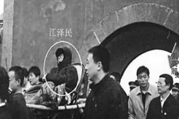 有消息人士披露,张高丽任山东省委书记期间,曾陪同江泽民上泰山,秘密指挥暗杀胡锦涛。(视频截图)