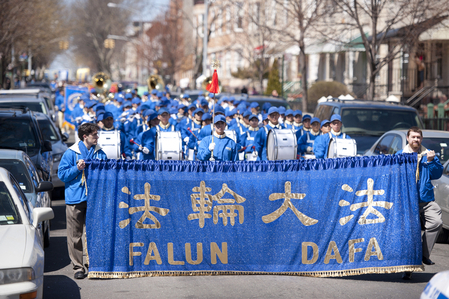 纽约民众声援9000万退党游行(图文)