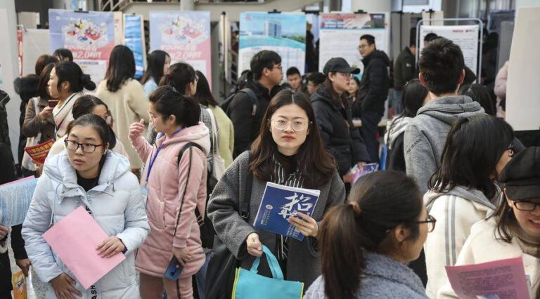高校就业系统信息录入存在严重造假,且在“灵活就业”大幅增加的情况下,制造虚假的就业率。(网络图片)