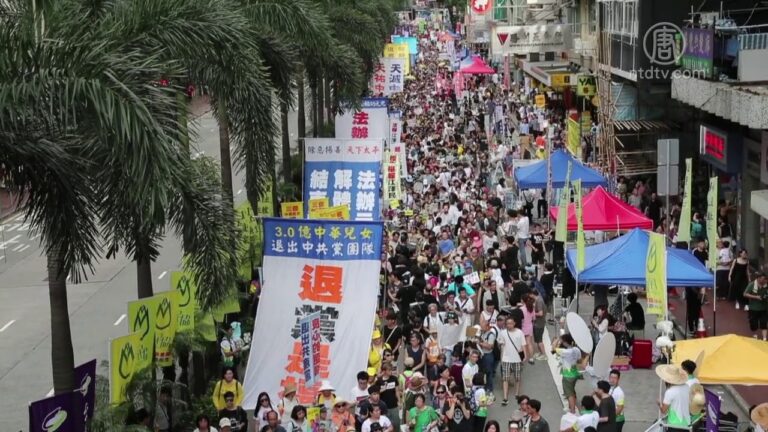 青年陆客首赴七一 即场退出中共(视频)